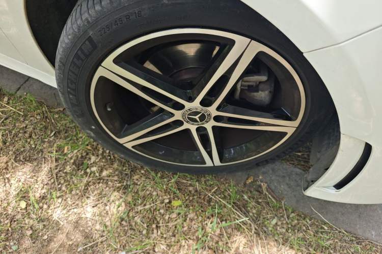 Used Mercedes-Benz A-Class 2019 A 220 L 4MATIC Sport Sedan Right Front Wheel Hub