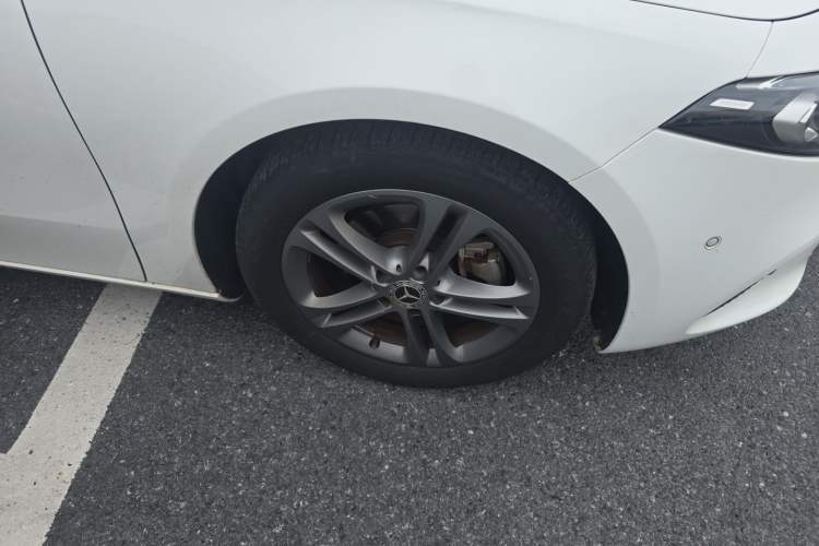 Used Mercedes-Benz A-Class 2019 A 200 Dynamic Edition Right Front Wheel Hub