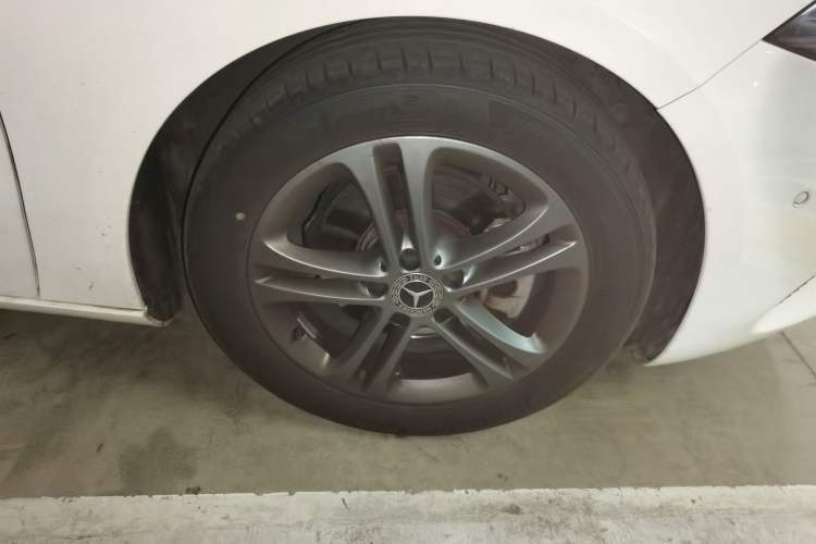 Used Mercedes-Benz A-Class 2019 A 200 L Right Front Wheel Hub