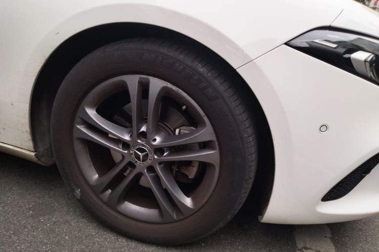 Used Mercedes-Benz A-Class 2019 A 200 Dynamic Edition Right Front Wheel Hub