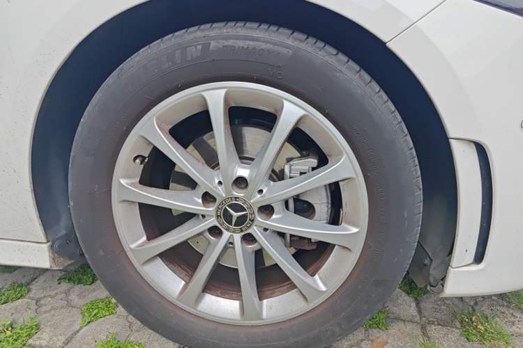 Used Mercedes-Benz A-Class 2019 A 200 L Sport Sedan Right Front Wheel Hub