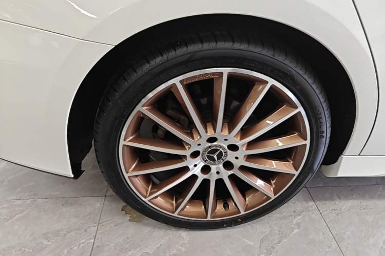 Used Mercedes-Benz A-Class 2019 A 200 L Sport Sedan First Edition Special Edition Right Rear Wheel Hub