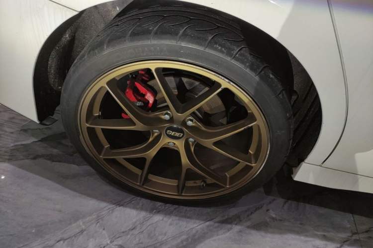 Used Mercedes-Benz A-Class 2019 A 200 L Sport Sedan First Edition Special Edition Right Rear Wheel Hub