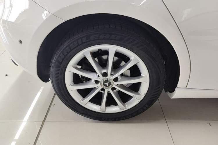 Used Mercedes-Benz A-Class 2019 A 200 Fashion Model Right Rear Wheel Hub