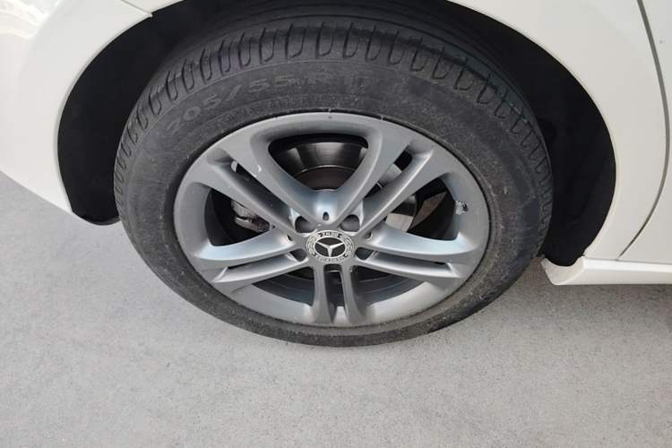 Used Mercedes-Benz A-Class 2019 A 200 Dynamic Edition Right Rear Wheel Hub