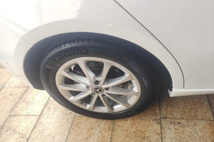 Used Mercedes-Benz A-Class 2019 A 200 Fashion Model Right Rear Wheel Hub