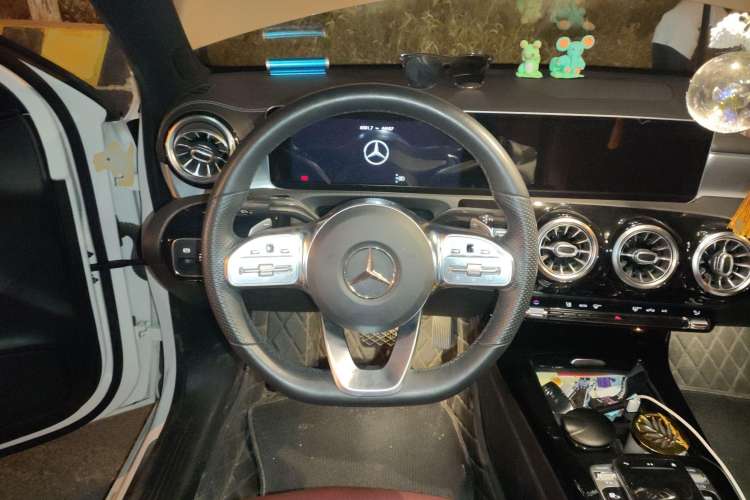 Used Mercedes-Benz A-Class 2019 A 220 L 4MATIC Sport Sedan Steering Wheel