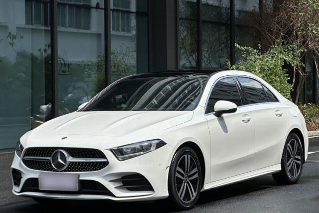 Mercedes-Benz A-Class 2019 A 180 L Sport Sedan с пробегом