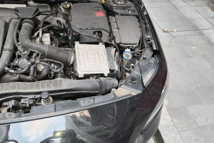 Used Mercedes-Benz A-Class 2020 Restyled A 200 L Sport Sedan Fashion Version Engine Bay Left