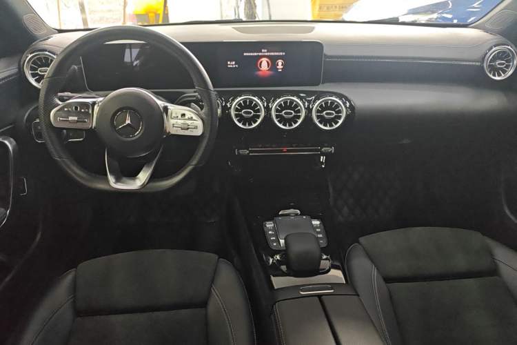 Used Mercedes-Benz A-Class 2020 Restyled A 200 L Sport Sedan Fashion Version Interior 3