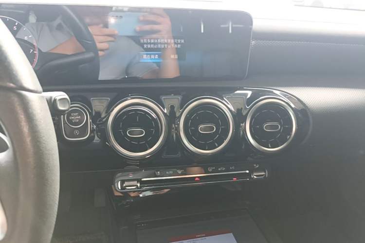 Used Mercedes-Benz A-Class 2020 Facelift A 180 L Sport Sedan Special Configuration Audio And AC Panel