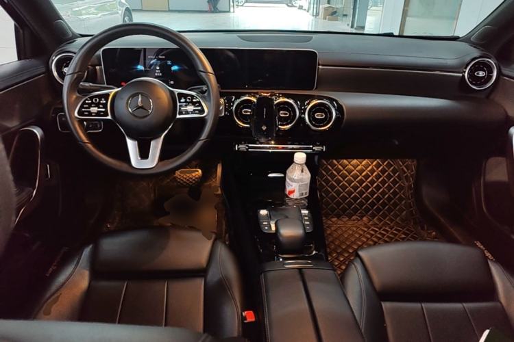 Used Mercedes-Benz A-Class 2020 Facelift A 180 L Sport Sedan Special Configuration Center Console