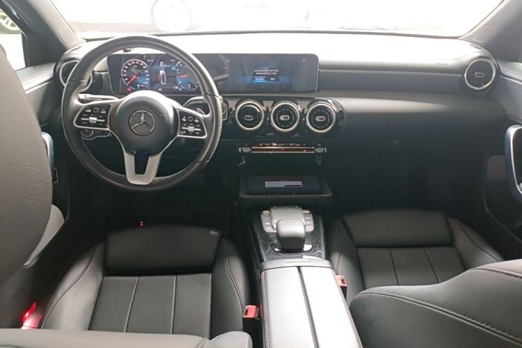 Used Mercedes-Benz A-Class 2020 Facelift A 180 L Sport Sedan Special Configuration Center Console