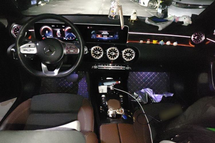 Used Mercedes-Benz A-Class 2020 Restyled A 200 L Sport Sedan Fashion Version Center Console