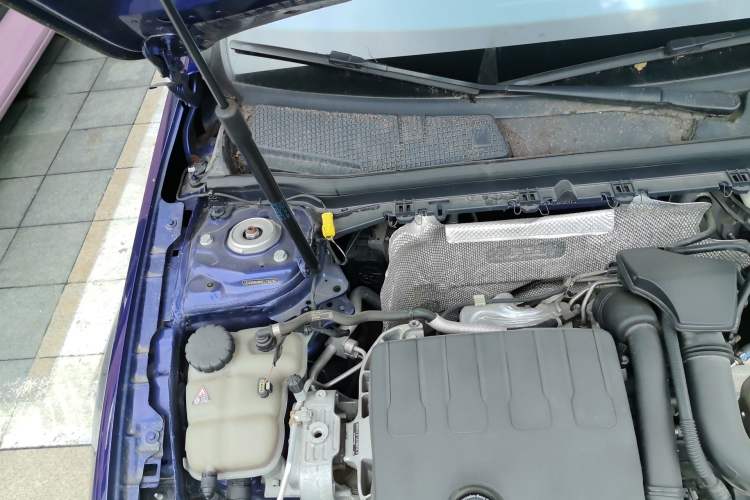 Used Mercedes-Benz A-Class 2020 Restyled A 200 L Sport Sedan Fashion Version Engine Bay Right