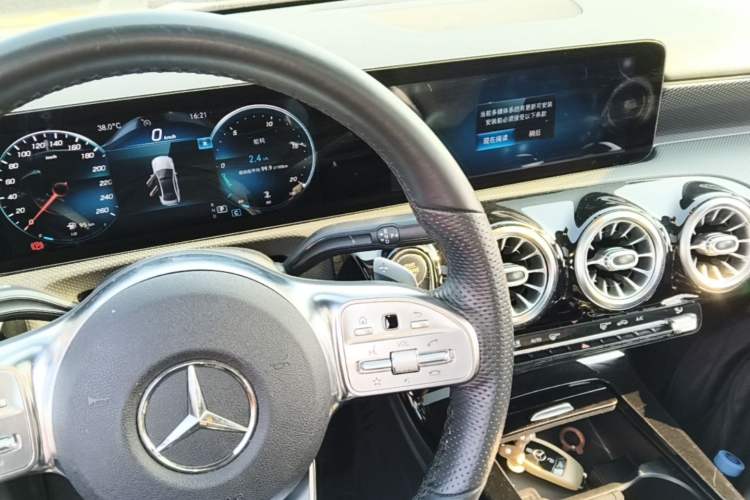 Used Mercedes-Benz A-Class 2020 Restyled A 200 L Sport Sedan Fashion Version Gear Lever