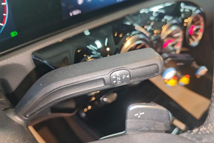 Used Mercedes-Benz A-Class 2020 Restyled A 200 L Sport Sedan Fashion Version Gear Lever