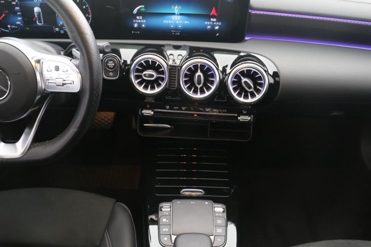 Used Mercedes-Benz A-Class 2020 Restyled A 200 L Sport Sedan Fashion Version Interior 3