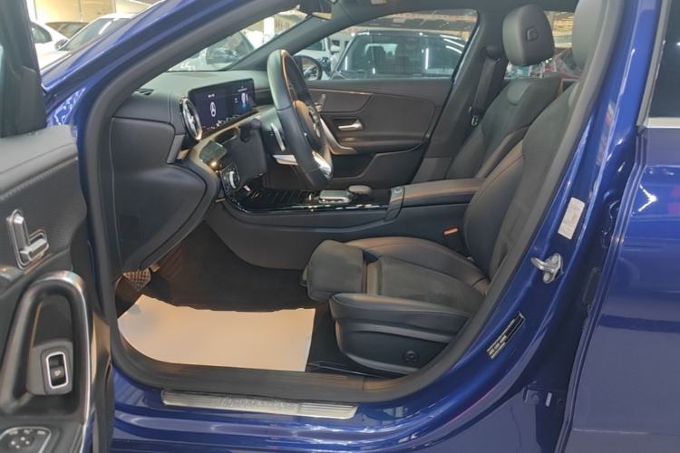 Used Mercedes-Benz A-Class 2020 Restyled A 200 L Sport Sedan Fashion Version Left Front Seat