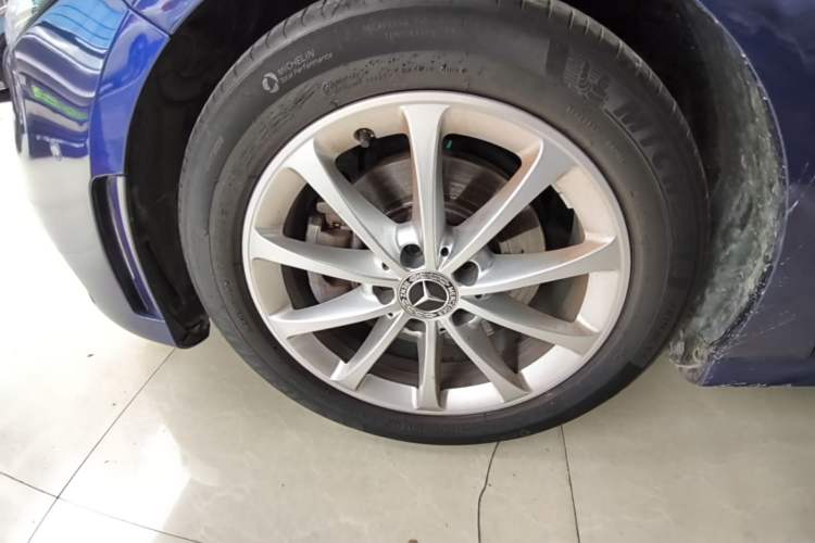 Used Mercedes-Benz A-Class 2020 Restyled A 200 L Sport Sedan Fashion Version Left Front Wheel Hub