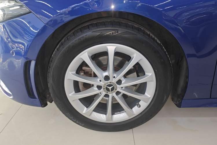 Used Mercedes-Benz A-Class 2020 Restyled A 200 L Sport Sedan Fashion Version Left Front Wheel Hub