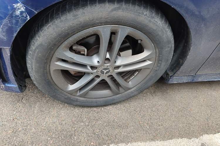 Used Mercedes-Benz A-Class 2020 Facelift A 180 L Sport Sedan Special Configuration Left Front Wheel Hub