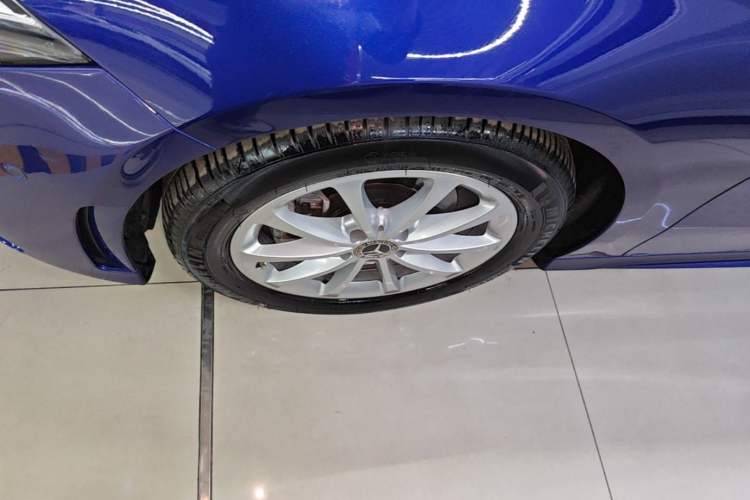 Used Mercedes-Benz A-Class 2020 Restyled A 200 L Sport Sedan Fashion Version Left Front Wheel Hub