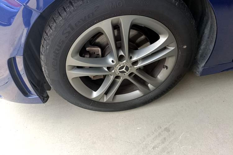 Used Mercedes-Benz A-Class 2020 Facelift A 180 L Sport Sedan Special Configuration Left Front Wheel Hub