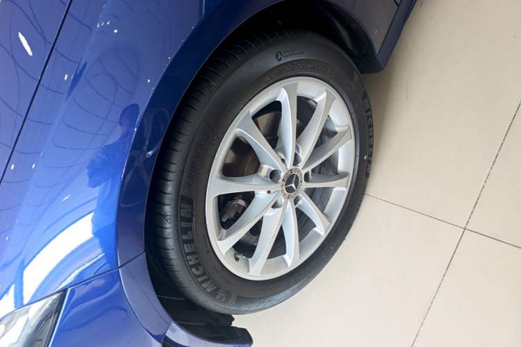 Used Mercedes-Benz A-Class 2020 A 200 L Sport Sedan Left Front Wheel Hub