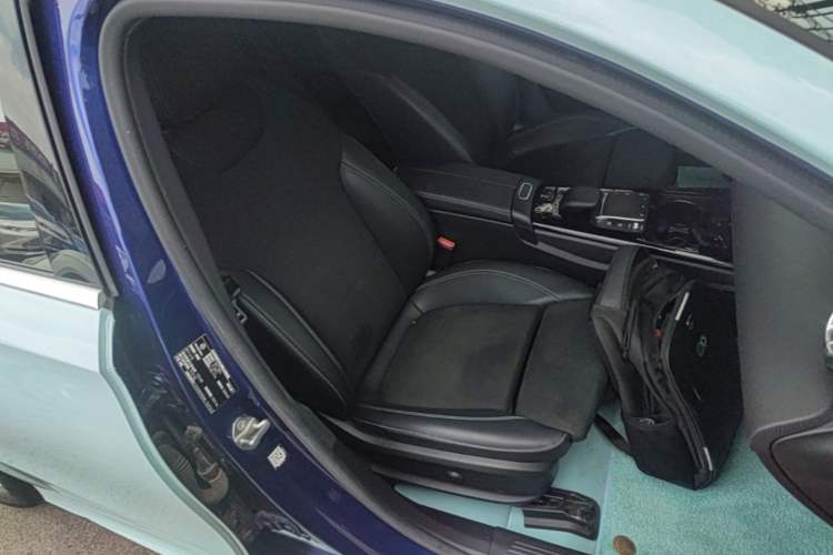 Used Mercedes-Benz A-Class 2020 Restyled A 200 L Sport Sedan Fashion Version Right Front Seat