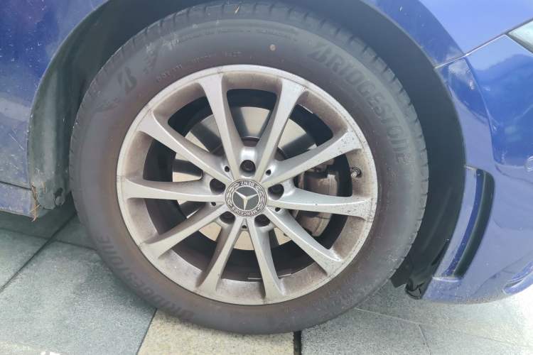 Used Mercedes-Benz A-Class 2020 Restyled A 200 L Sport Sedan Fashion Version Right Front Wheel Hub
