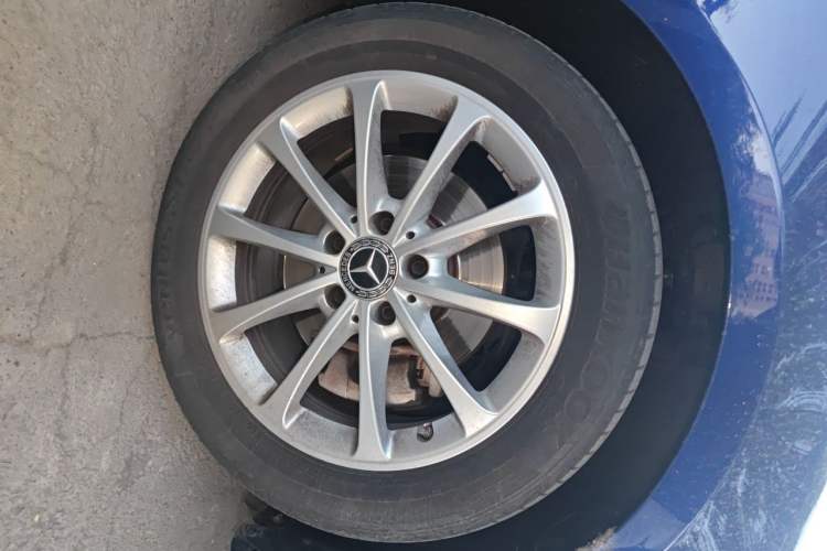 Used Mercedes-Benz A-Class 2020 Restyled A 200 L Sport Sedan Fashion Version Right Front Wheel Hub