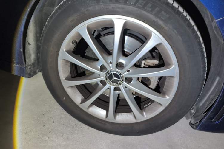 Used Mercedes-Benz A-Class 2020 Restyled A 200 L Sport Sedan Fashion Version Right Front Wheel Hub
