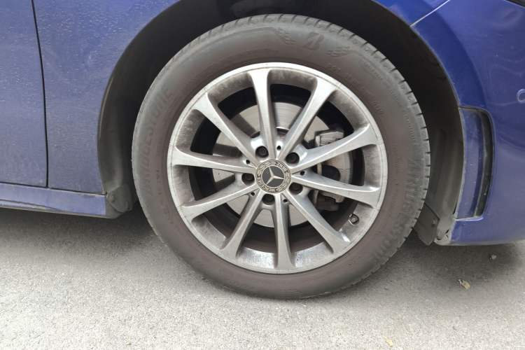 Used Mercedes-Benz A-Class 2020 A 200 L Sport Sedan Right Front Wheel Hub