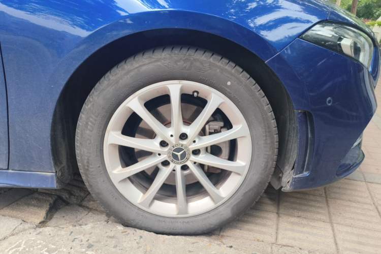 Used Mercedes-Benz A-Class 2020 Restyled A 200 L Sport Sedan Fashion Version Right Front Wheel Hub