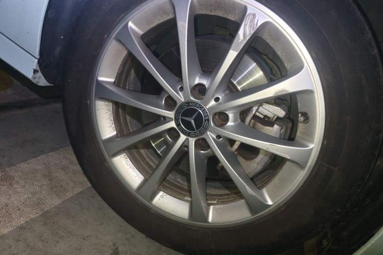 Used Mercedes-Benz A-Class 2020 Restyled A 200 L Sport Sedan Fashion Version Right Front Wheel Hub