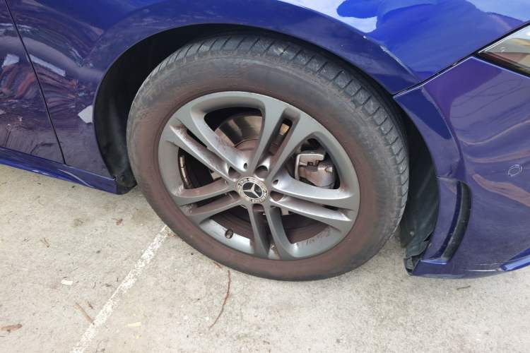 Used Mercedes-Benz A-Class 2020 A 180 L Sport Sedan Right Front Wheel Hub
