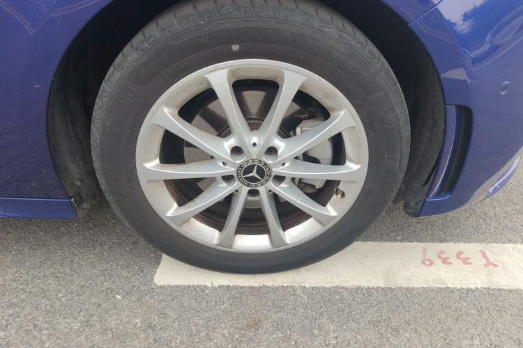 Used Mercedes-Benz A-Class 2020 Restyled A 200 L Sport Sedan Dynamic Version Right Front Wheel Hub