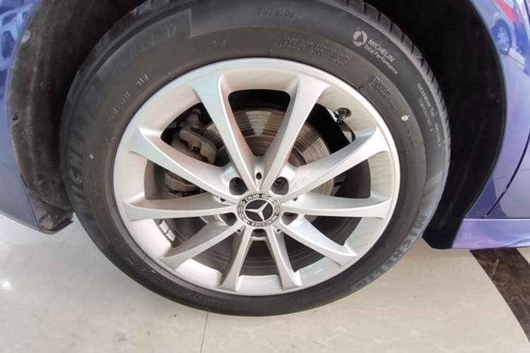 Used Mercedes-Benz A-Class 2020 Restyled A 200 L Sport Sedan Fashion Version Right Rear Wheel Hub