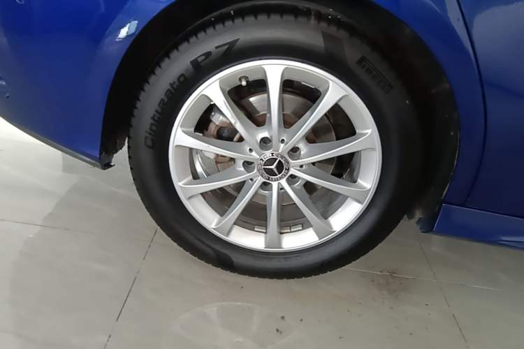 Used Mercedes-Benz A-Class 2020 Restyled A 200 L Sport Sedan Fashion Version Right Rear Wheel Hub
