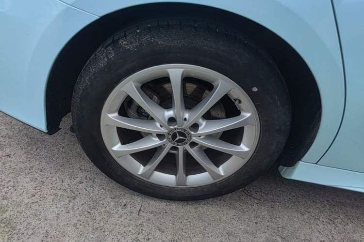 Used Mercedes-Benz A-Class 2020 Restyled A 200 L Sport Sedan Fashion Version Right Rear Wheel Hub