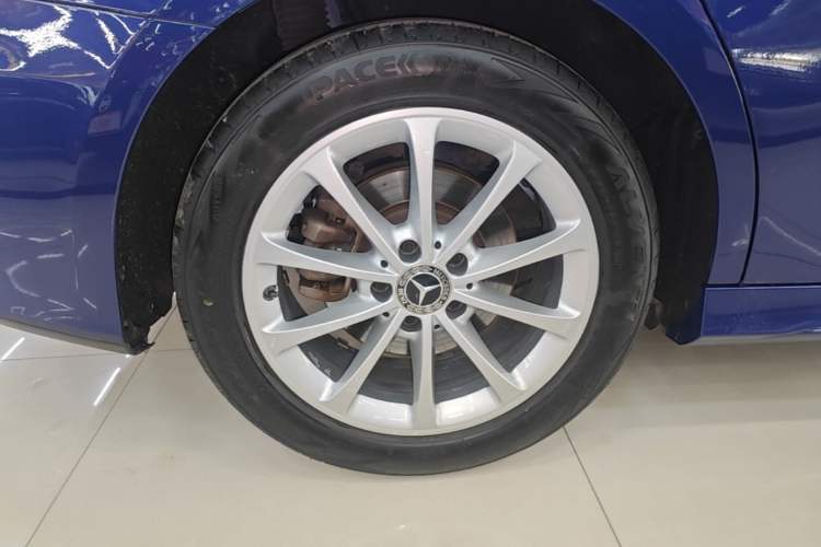 Used Mercedes-Benz A-Class 2020 Restyled A 200 L Sport Sedan Fashion Version Right Rear Wheel Hub