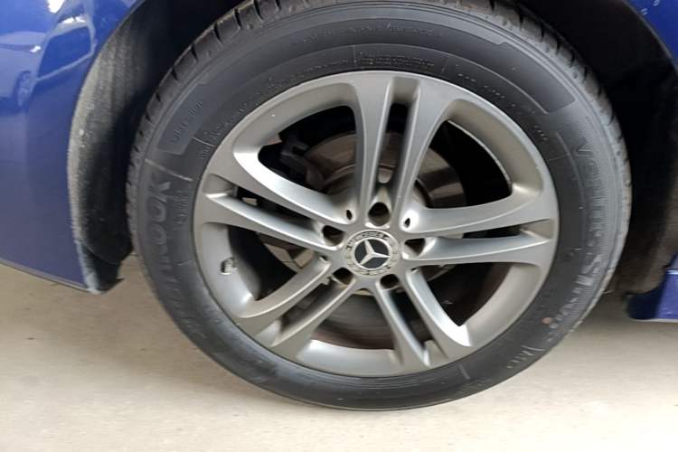 Used Mercedes-Benz A-Class 2020 Facelift A 180 L Sport Sedan Special Configuration Right Rear Wheel Hub