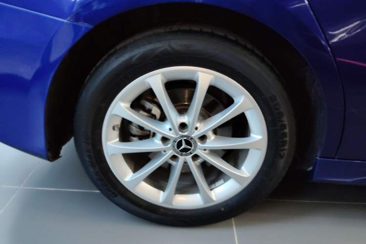 Used Mercedes-Benz A-Class 2020 Restyled A 200 L Sport Sedan Fashion Version Right Rear Wheel Hub