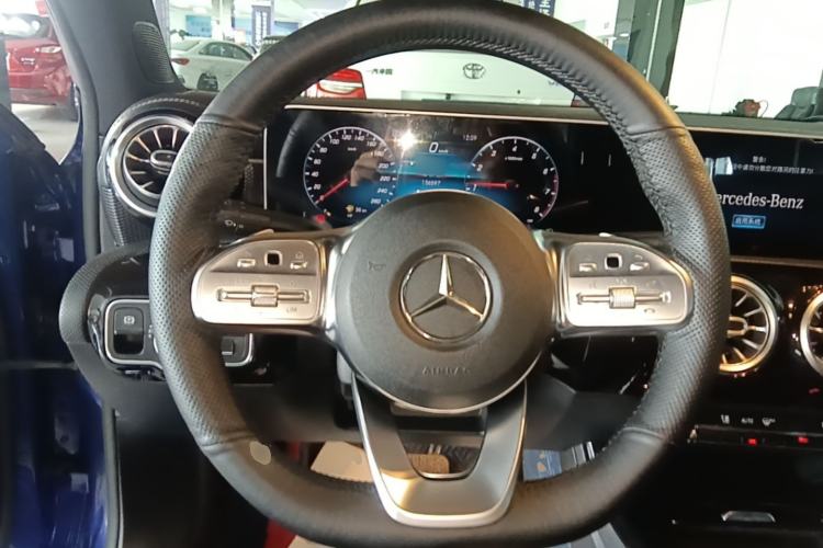 Used Mercedes-Benz A-Class 2020 Restyled A 200 L Sport Sedan Fashion Version Steering Wheel