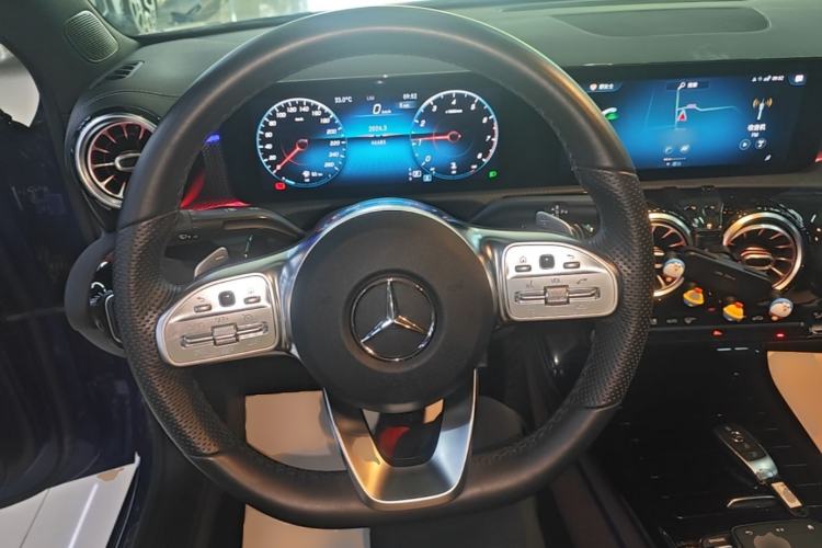 Used Mercedes-Benz A-Class 2020 Restyled A 200 L Sport Sedan Fashion Version Steering Wheel