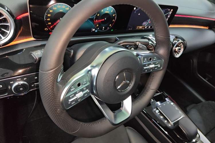 Used Mercedes-Benz A-Class 2020 Restyled A 200 L Sport Sedan Fashion Version Steering Wheel