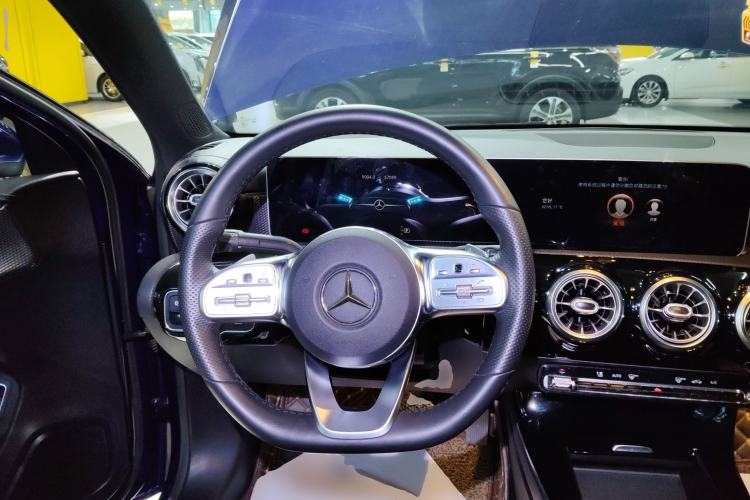 Used Mercedes-Benz A-Class 2020 Restyled A 200 L Sport Sedan Fashion Version Steering Wheel