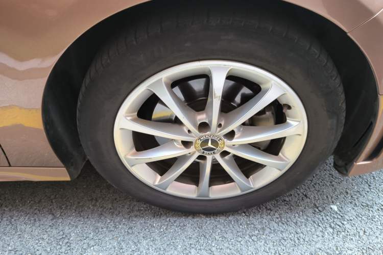Used Mercedes-Benz A-Class 2020 Restyled A 200 L Sport Sedan Fashion Version Right Front Wheel Hub