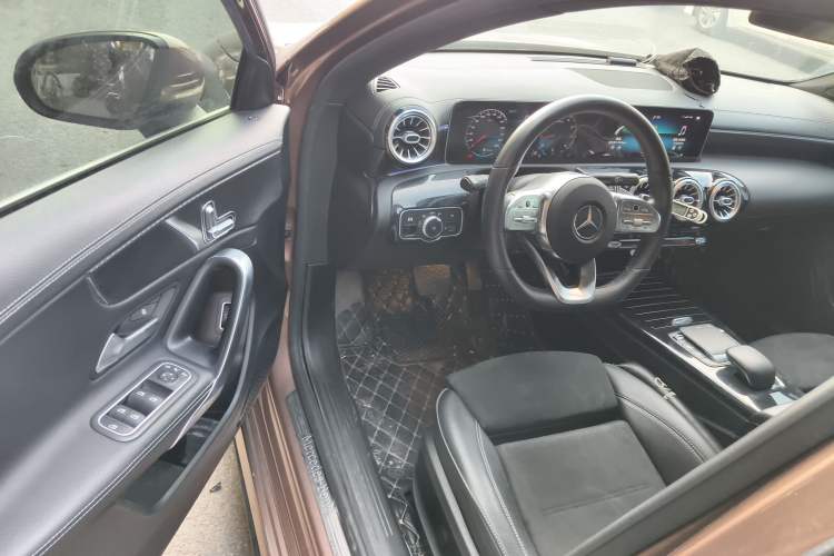Used Mercedes-Benz A-Class 2020 Restyled A 200 L Sport Sedan Fashion Version Interior 3